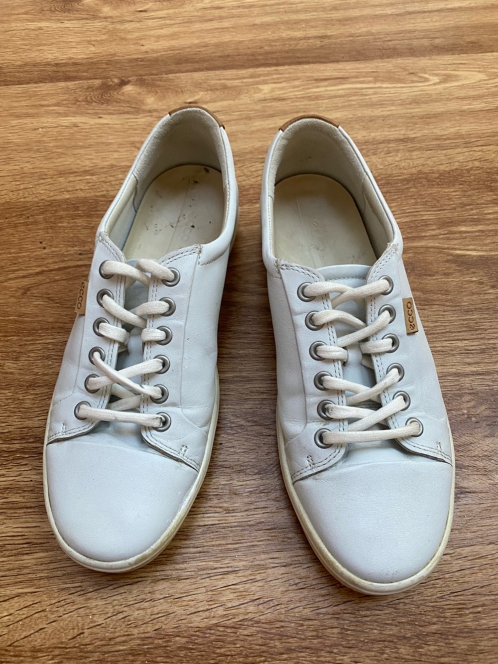Ecco Soft 7 Lace Up White Sneakers (EU 39 / US 8)